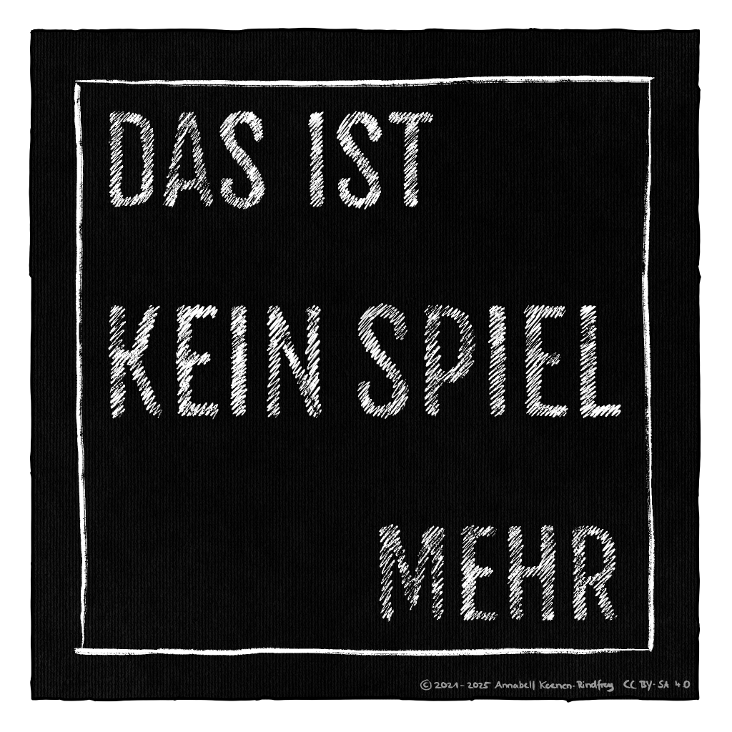 Der Schriftzug Das ist kein Spiel mehr ist in weiß auf schwarzen Hintergrund geschrieben. Das Logo sieht aus wie eine Kreidezeichnung auf einer Tafel.